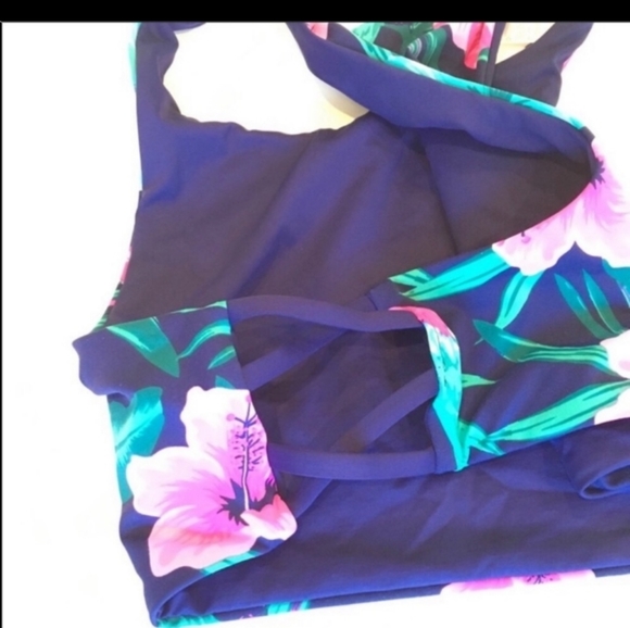 🥳HP🥳 Pink Lily Swim Top Purple Pink Blue Flower Women's size S - Picture 5 of 5